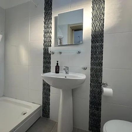 Pool View Spacious Studio, Seashell 8 By Myguest Cyprus Апартаменты *